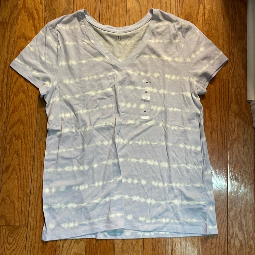 New with tag gap purple T-shirt with white design